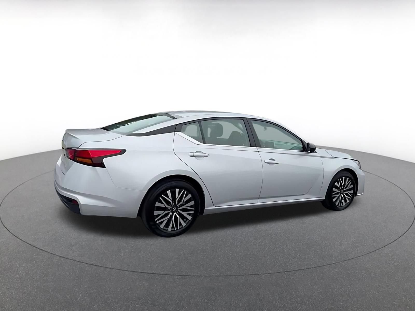 Used 2026 Nissan Altima 2.5 SV FWD image 14