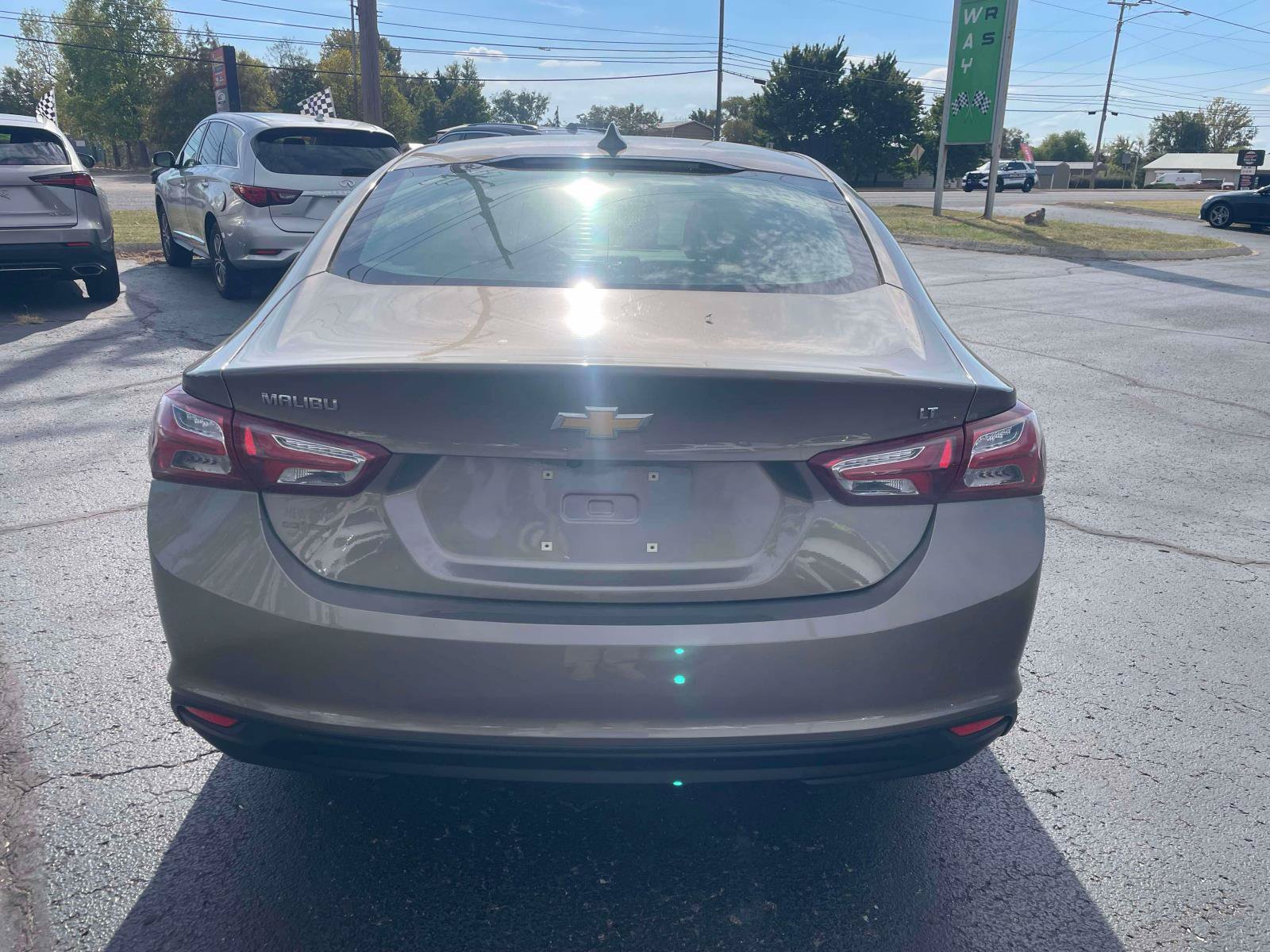 Used 2020 Chevrolet Malibu LT w/ Leather Package FWD image 6