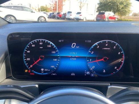 Used 2023 Mercedes-Benz GLB 250 4MATIC image 21