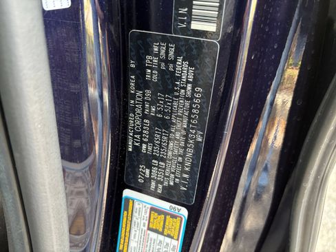 Used 2026 Kia Carnival FWD image 32