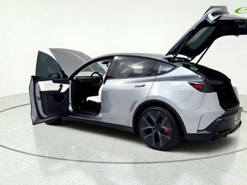 Used 2026 Tesla Model Y Performance AWD/4WD image 16
