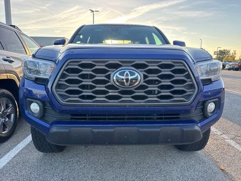 Used 2022 Toyota Tacoma TRD Off-Road AWD/4WD image 2