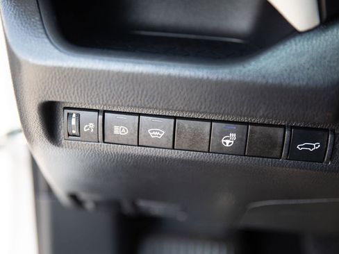 Used 2023 Toyota RAV4 XLE Premium image 4