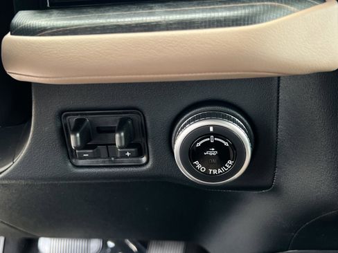 New 2026 Lincoln Navigator L Black Label AWD/4WD image 16