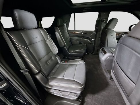 Used 2022 Cadillac Escalade Premium Luxury image 30