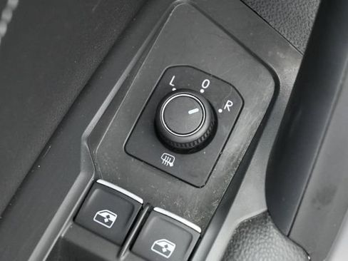Used 2023 Volkswagen Tiguan SE w/ Panoramic Sunroof Package FWD image 12
