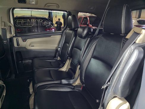 Used 2018 Honda Odyssey EX image 14