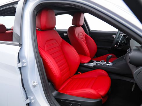 New 2026 Alfa Romeo Giulia w/ Driving Assist Package RWD image 9