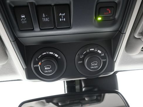 Used 2022 Toyota 4Runner TRD Off-Road Premium AWD/4WD image 38