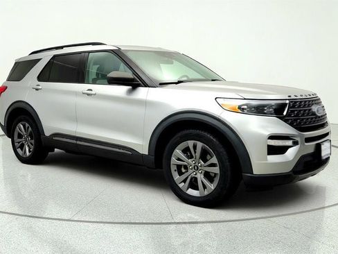 Used 2021 Ford Explorer XLT w/ Equipment Group 202A AWD/4WD image 3