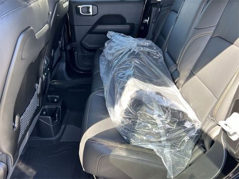 New 2025 Jeep Gladiator Sport image 18