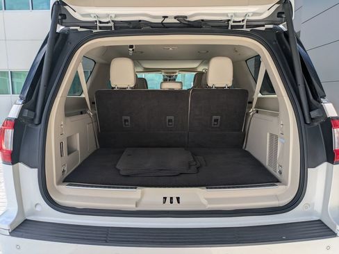 Used 2019 Lincoln Navigator L Reserve AWD/4WD image 13