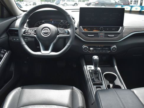 Used 2025 Nissan Altima 2.5 SL FWD image 19