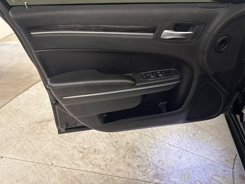 Used 2018 Chrysler 300 Touring w/ Driver Convenience Group RWD image 33