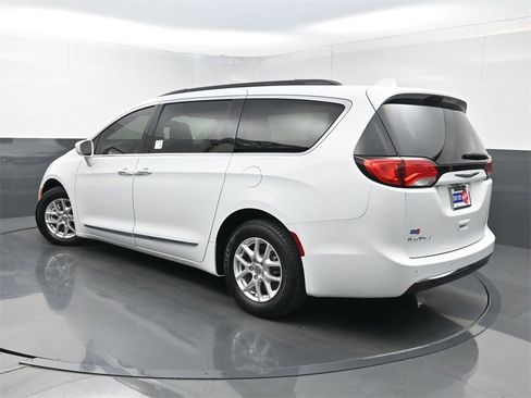 Used 2017 Chrysler Pacifica Touring-L image 19