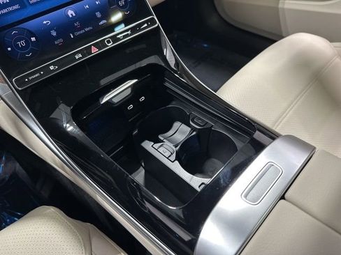 Used 2025 Mercedes-Benz C 300 4MATIC Sedan image 27