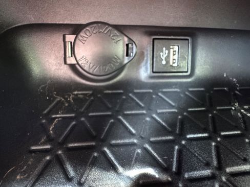 Used 2025 Toyota RAV4 XLE AWD/4WD image 26