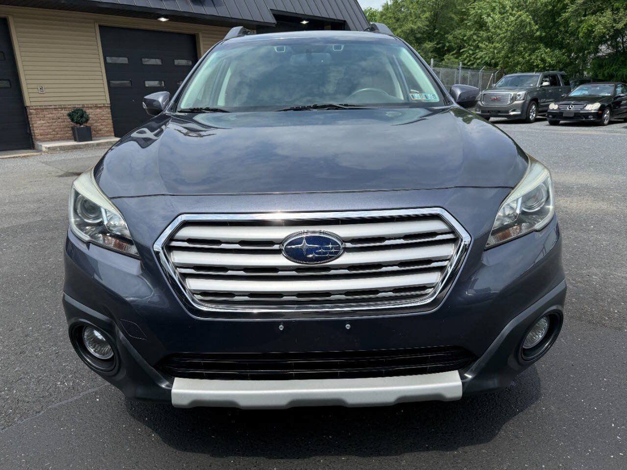 Used 2016 Subaru Outback 2.5i Limited AWD/4WD image 2