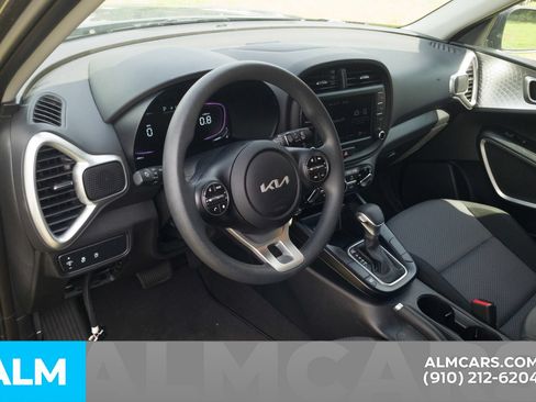 Used 2025 Kia Soul LX w/ LX Technology Package FWD image 6