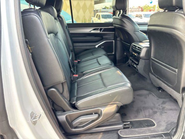 Used 2025 Jeep Wagoneer Series II AWD/4WD image 19