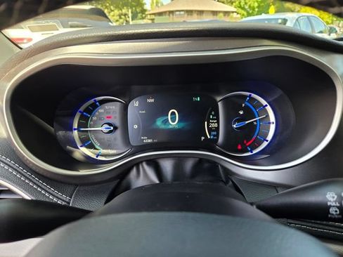 Used 2024 Chrysler Pacifica Limited FWD image 22