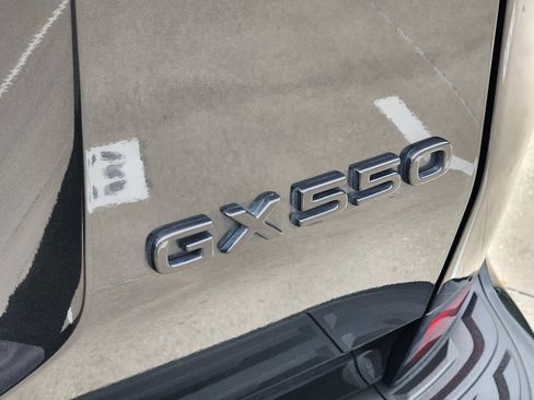 Used 2024 Lexus GX 550 w/ Accessory Package (Z1) AWD/4WD image 40