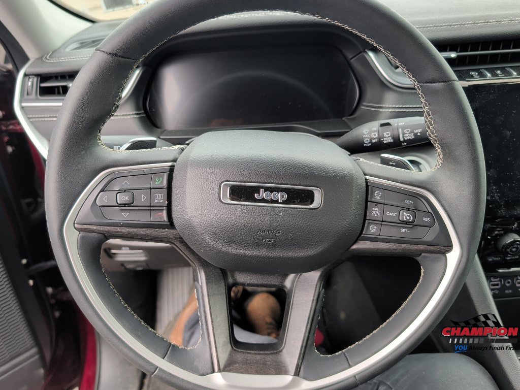 Used 2023 Jeep Grand Cherokee Limited AWD/4WD image 25