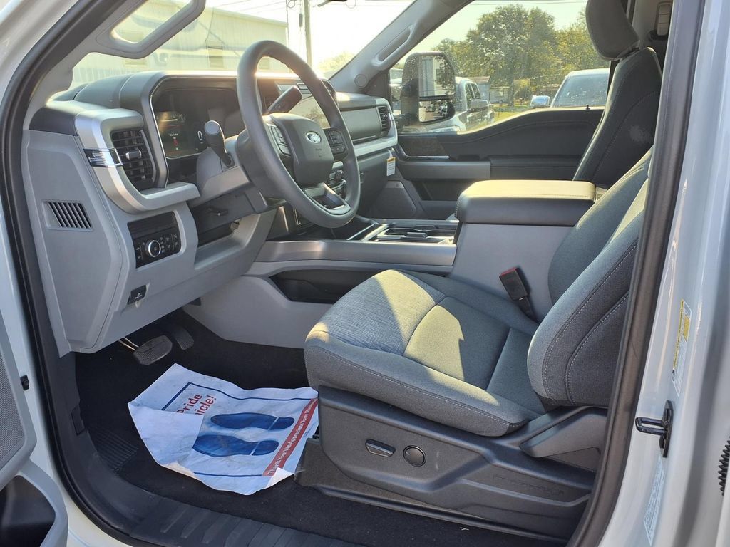New 2026 Ford F250 XLT w/ XLT Premium Package AWD/4WD image 6