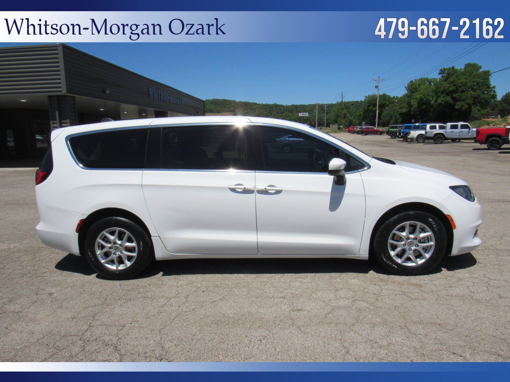 Used 2022 Chrysler Voyager LX FWD image 17