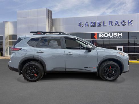 Used 2025 Nissan Rogue SV AWD/4WD image 7