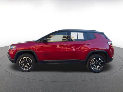 Used 2025 Jeep Compass Trailhawk image 3