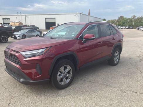 Used 2025 Toyota RAV4 XLE FWD image 1