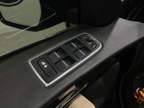 Used 2020 Jaguar F-PACE Premium image 17