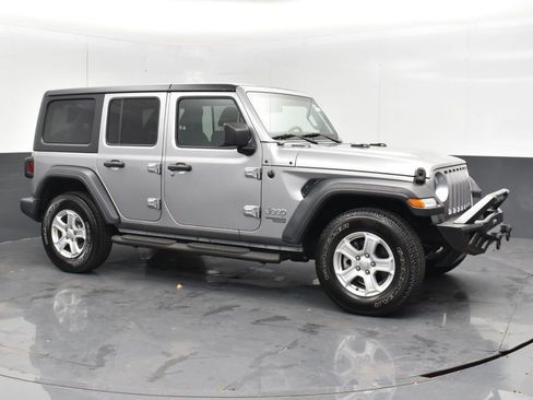Used 2018 Jeep Wrangler Unlimited Sport S image 3