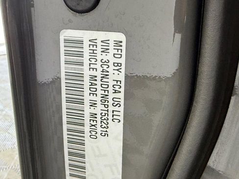 Used 2023 Jeep Compass Latitude image 27