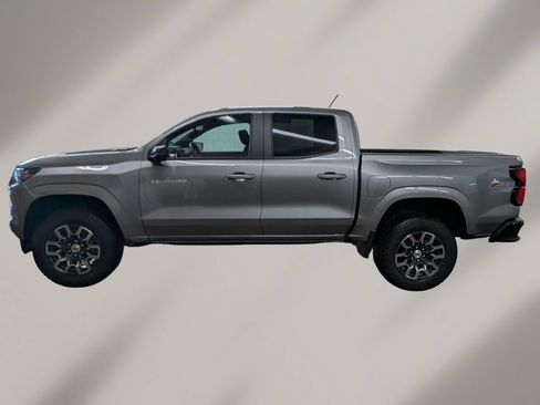 Used 2025 Chevrolet Colorado Z71 w/ Technology Package AWD/4WD image 2