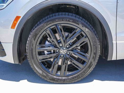 Used 2022 Volkswagen Tiguan SE R-Line FWD image 11