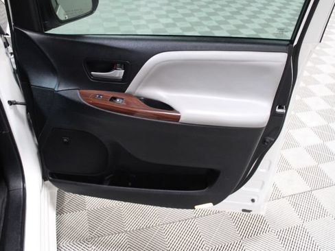 Used 2015 Toyota Sienna Limited Premium w/ Advanced Technology Package FWD image 25
