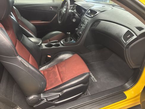 Used 2012 Hyundai Genesis 3.8 RWD image 7