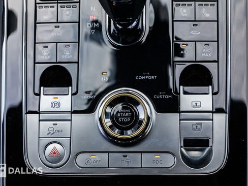 Used 2024 Bentley Flying Spur V8 image 31