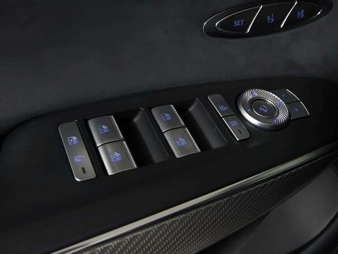 Used 2025 Genesis GV70 3.5T Sport AWD/4WD image 11