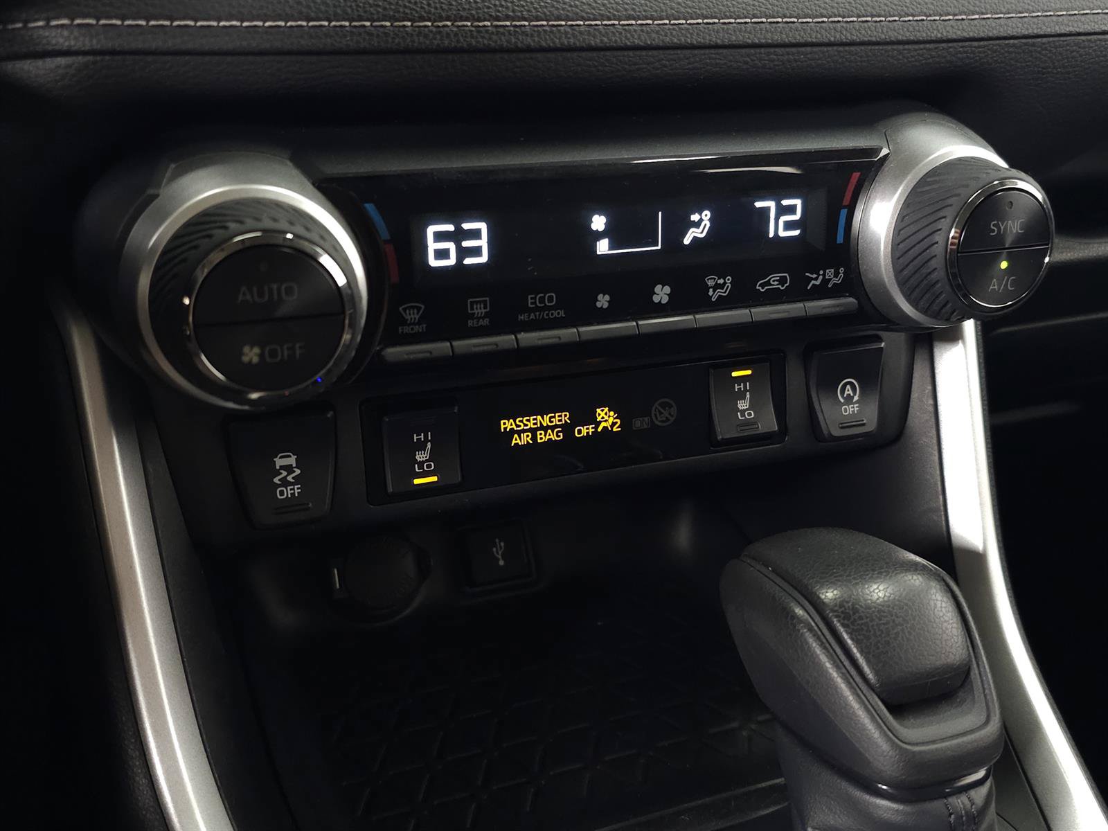 Used 2020 Toyota RAV4 XLE w/ XLE Grade Weather Package AWD/4WD image 25