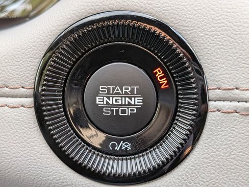 Used 2024 Jeep Compass Limited image 28