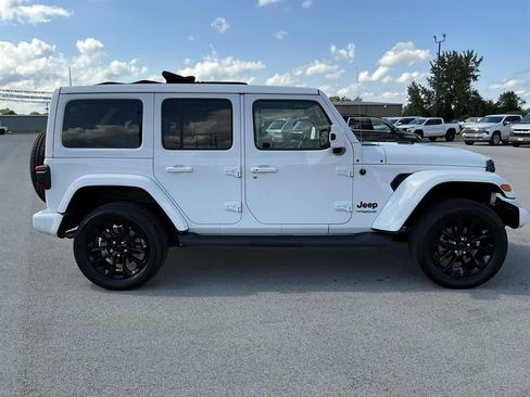 Used 2021 Jeep Wrangler Unlimited Sahara image 2