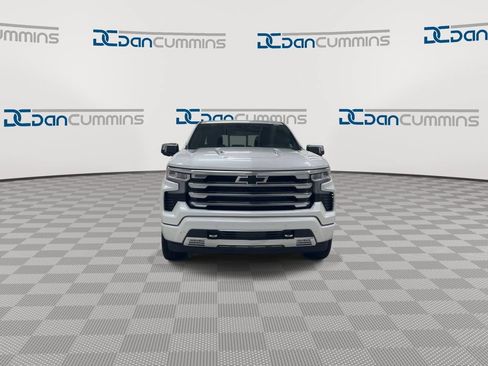 Used 2024 Chevrolet Silverado 1500 High Country w/ High Country Premium Package AWD/4WD image 3