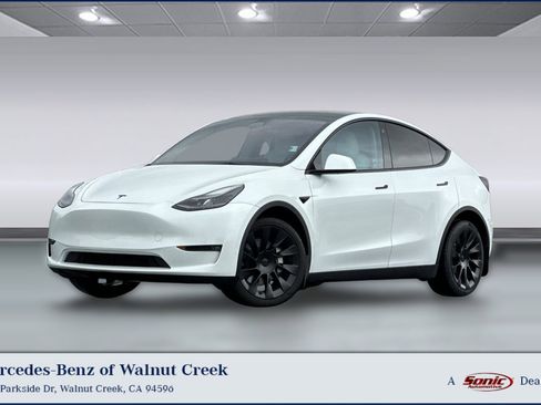 Used 2023 Tesla Model Y Long Range AWD/4WD image 1