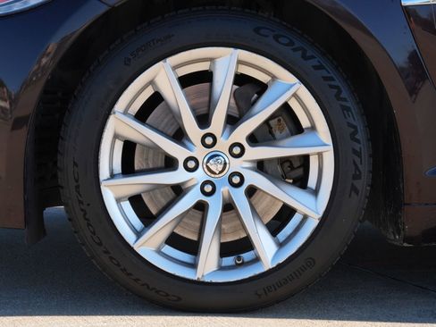 Used 2013 Jaguar XF image 28