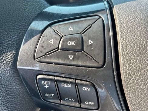 Used 2018 Ford Explorer XLT w/ Equipment Group 202A AWD/4WD image 29
