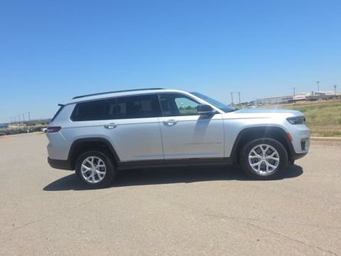 Used 2023 Jeep Grand Cherokee L Limited RWD image 5