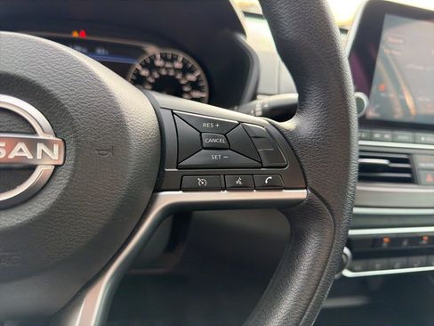 Used 2024 Nissan Altima 2.5 SV image 16